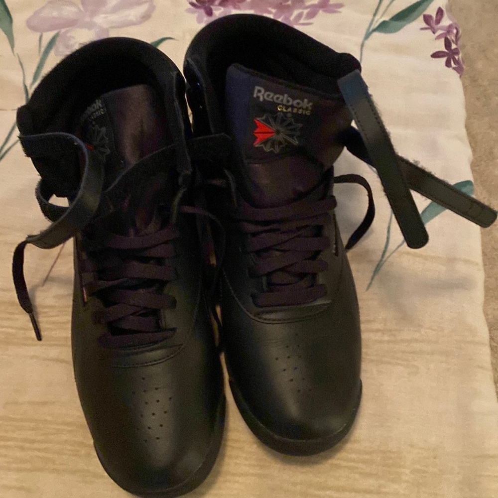 Comfortable Reebok sneakers. Worn only once! No marks or straches